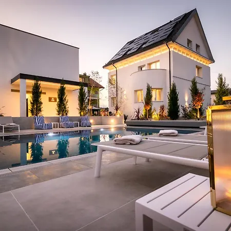 Beatrice - Luxury - Pool & Sauna & Parking Station touristique