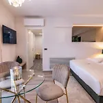 Beatrice - Luxury - Pool & Sauna & Parking